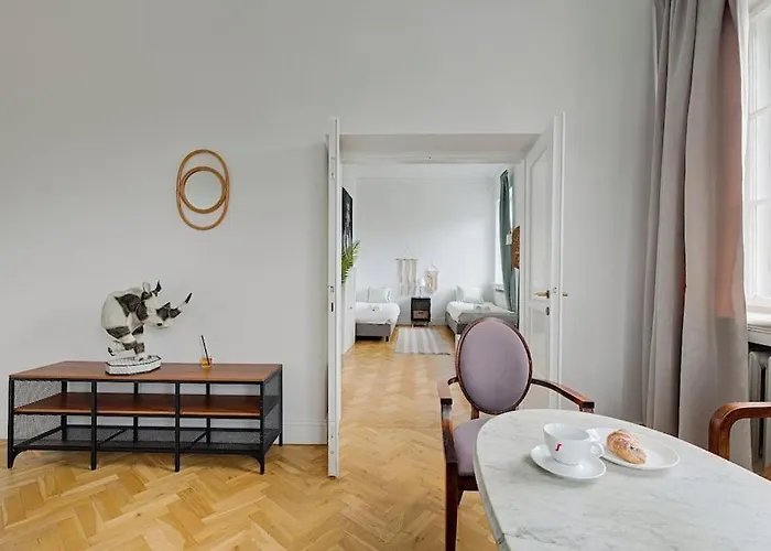 Place*unique Royal Route View*4 Bedrooms*6beds Apartment *